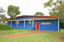 With a beachy blue facade, you won’t miss Breakaway Beach house!